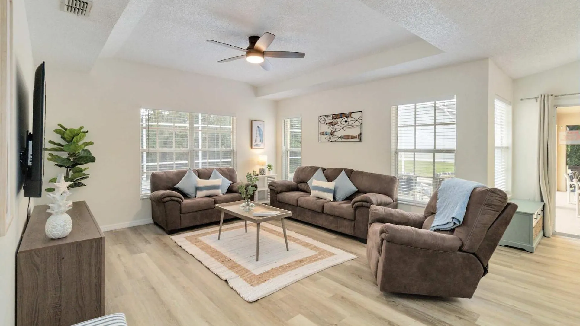 Beautiful House Pool Game Room Davenport